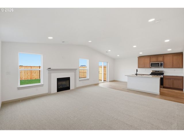 2313 W 10th Ave, Junction City, OR 97448