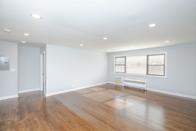 6807 N Ridge Boulevard 202, Chicago, IL 60645