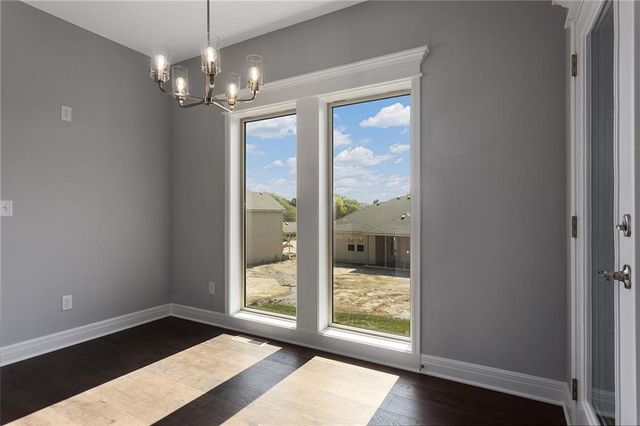 3327 NW 93rd Street, Kansas City, MO 64154