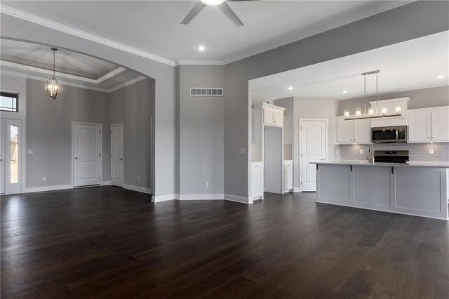 3327 NW 93rd Street, Kansas City, MO 64154