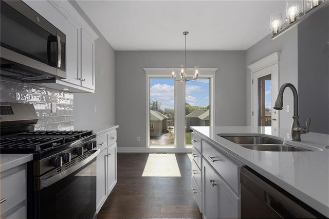 3327 NW 93rd Street, Kansas City, MO 64154