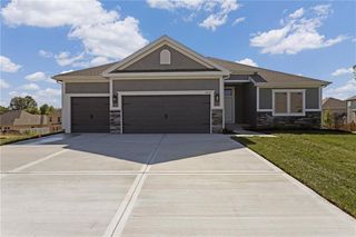 3327 NW 93rd Street, Kansas City, MO 64154