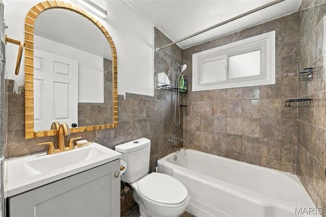 2 Marquette Drive, Florissant, MO 63031