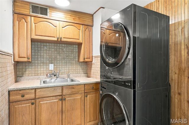 2 Marquette Drive, Florissant, MO 63031