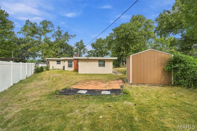 2 Marquette Drive, Florissant, MO 63031