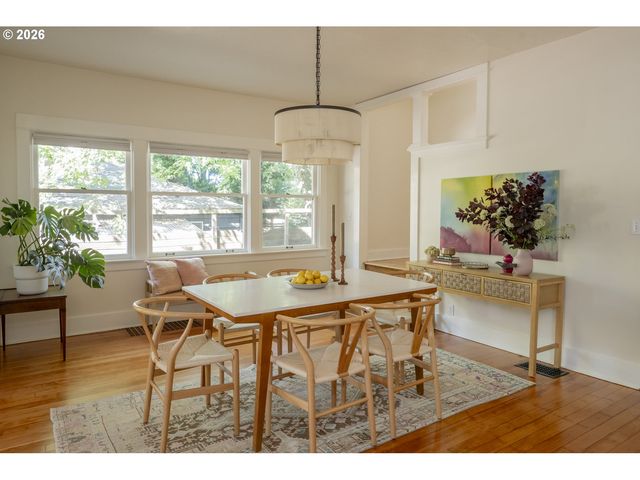 2415 Se IVON St, Portland, OR 97202