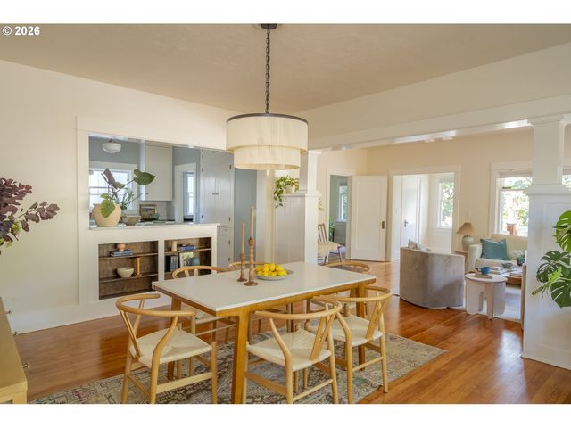 2415 Se IVON St, Portland, OR 97202