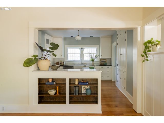 2415 Se IVON St, Portland, OR 97202