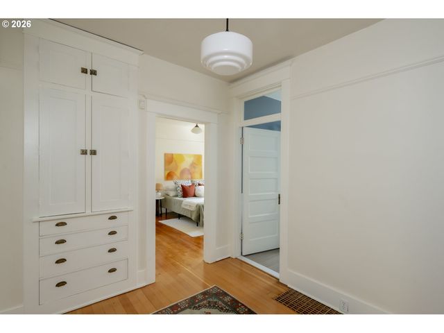 2415 Se IVON St, Portland, OR 97202