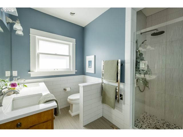 2415 Se IVON St, Portland, OR 97202
