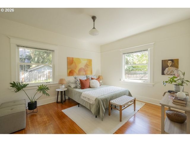 2415 Se IVON St, Portland, OR 97202