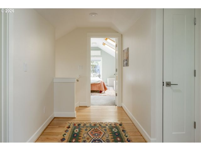 2415 Se IVON St, Portland, OR 97202