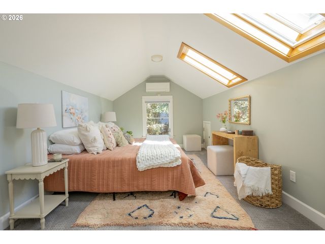 2415 Se IVON St, Portland, OR 97202