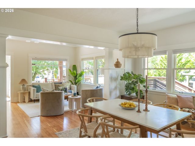 2415 Se IVON St, Portland, OR 97202