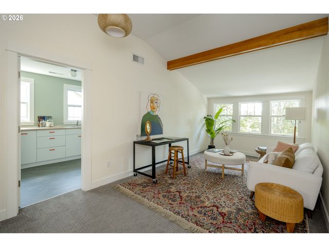 2415 Se IVON St, Portland, OR 97202