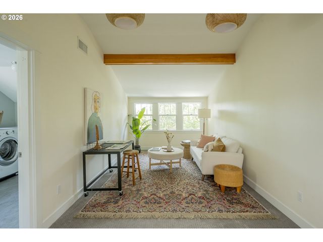 2415 Se IVON St, Portland, OR 97202