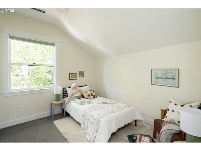 2415 Se IVON St, Portland, OR 97202