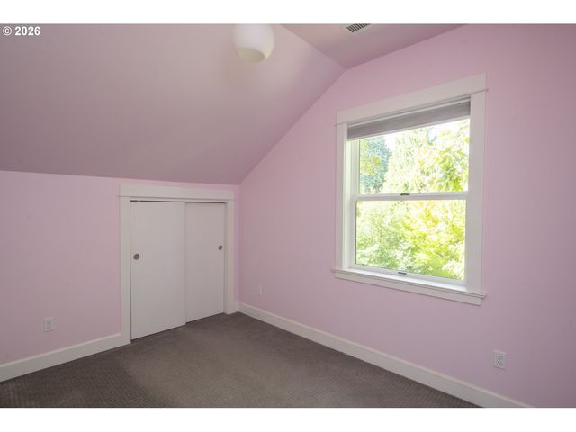 2415 Se IVON St, Portland, OR 97202