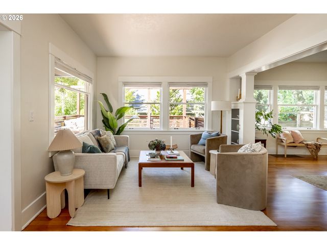 2415 Se IVON St, Portland, OR 97202