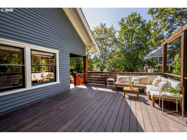 2415 Se IVON St, Portland, OR 97202