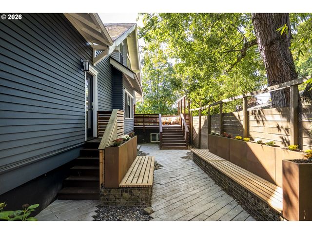 2415 Se IVON St, Portland, OR 97202