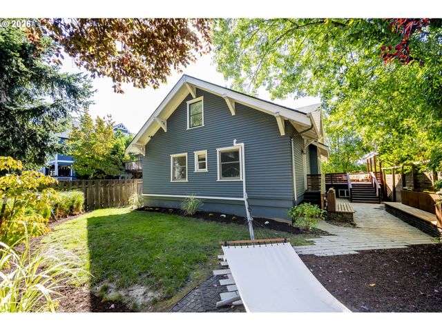 2415 Se IVON St, Portland, OR 97202