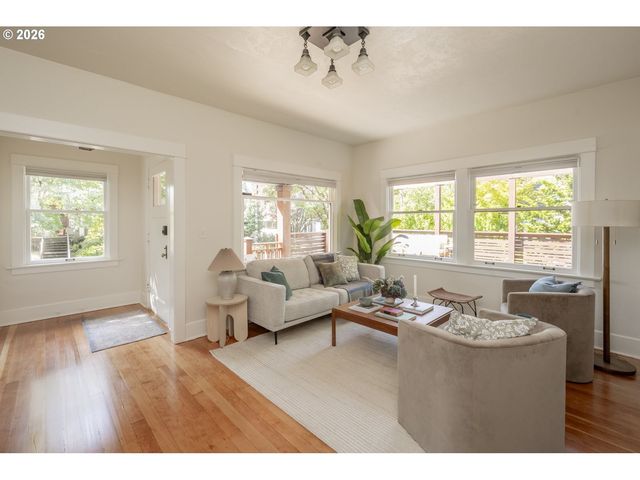 2415 Se IVON St, Portland, OR 97202