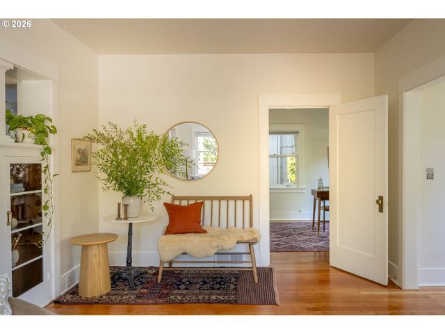 2415 Se IVON St, Portland, OR 97202