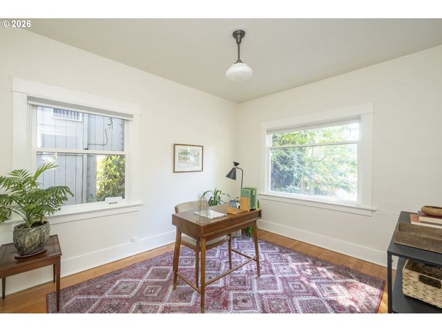 2415 Se IVON St, Portland, OR 97202