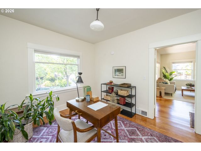 2415 Se IVON St, Portland, OR 97202