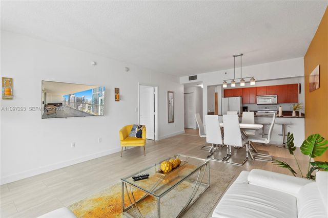 1200 Brickell Bay Dr PH 4218, Miami, FL 33131