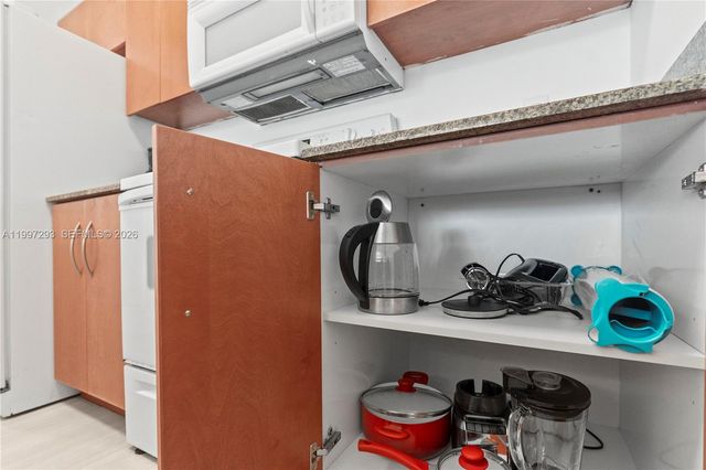 1200 Brickell Bay Dr PH 4218, Miami, FL 33131