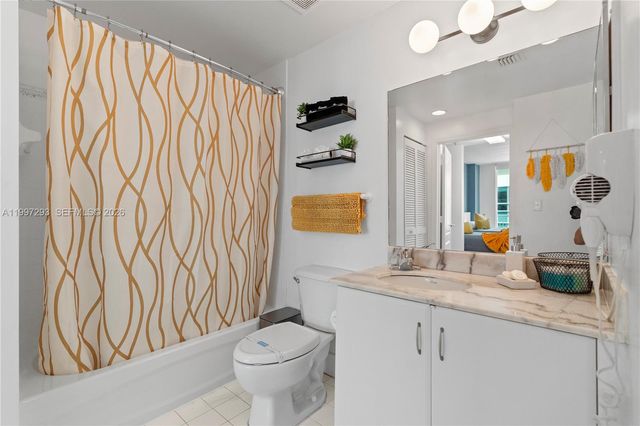 1200 Brickell Bay Dr PH 4218, Miami, FL 33131