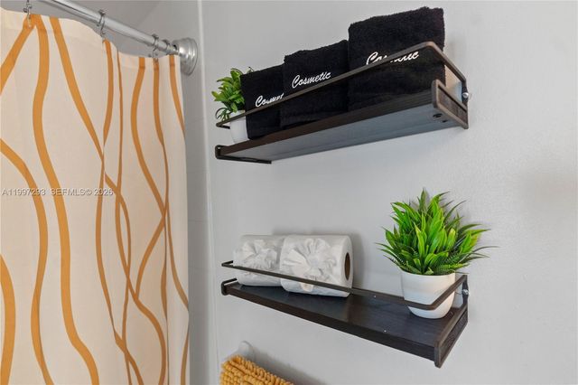 1200 Brickell Bay Dr PH 4218, Miami, FL 33131