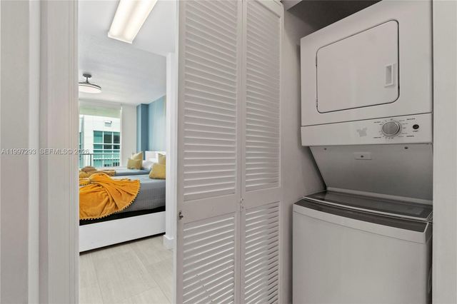 1200 Brickell Bay Dr PH 4218, Miami, FL 33131