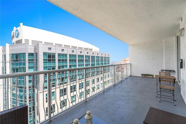 1200 Brickell Bay Dr PH 4218, Miami, FL 33131