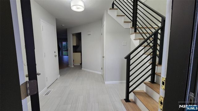 121 Broadway, Cresskill, NJ 07626