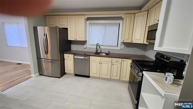 121 Broadway, Cresskill, NJ 07626