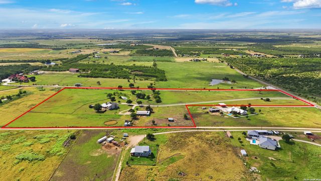 4874 Old Lehmann, Kingsbury, TX 78638