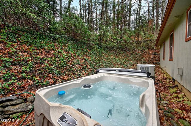 309 Saint Andrews Way, Gatlinburg, TN 37738
