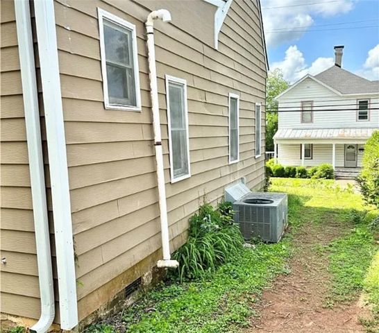 206 Henry M Turner Street, Abbeville, SC 29620