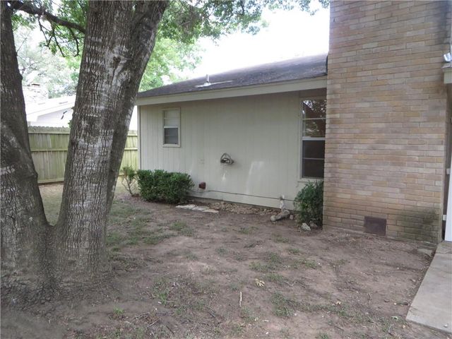 502 Tanglewood DR, Georgetown, TX 78628
