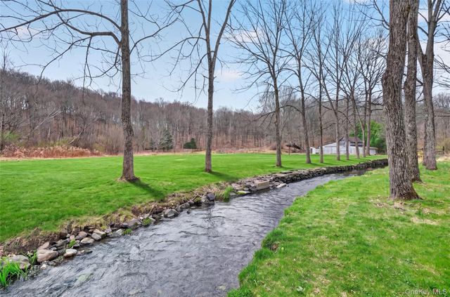 196 Vineyard Avenue, Highland, NY 12528