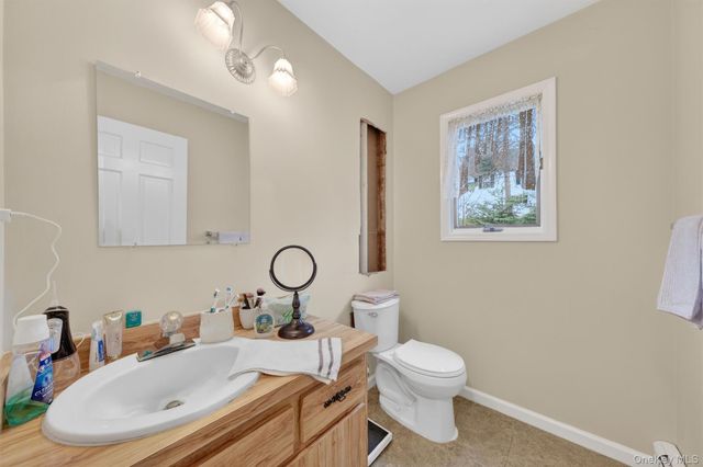 196 Vineyard Avenue, Highland, NY 12528