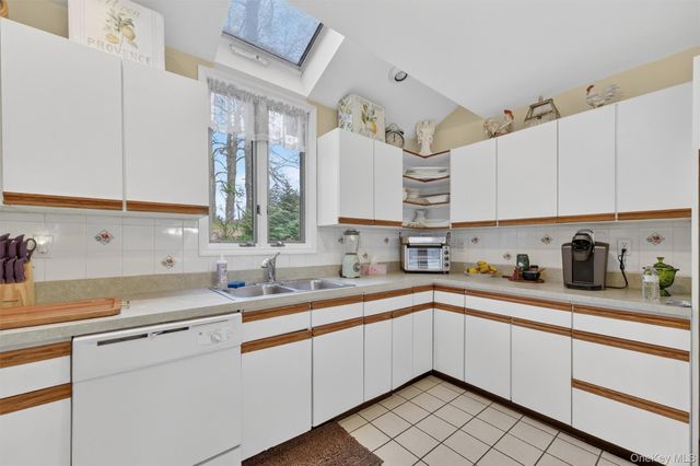 196 Vineyard Avenue, Highland, NY 12528