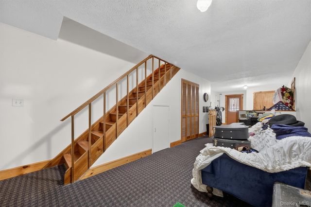 196 Vineyard Avenue, Highland, NY 12528