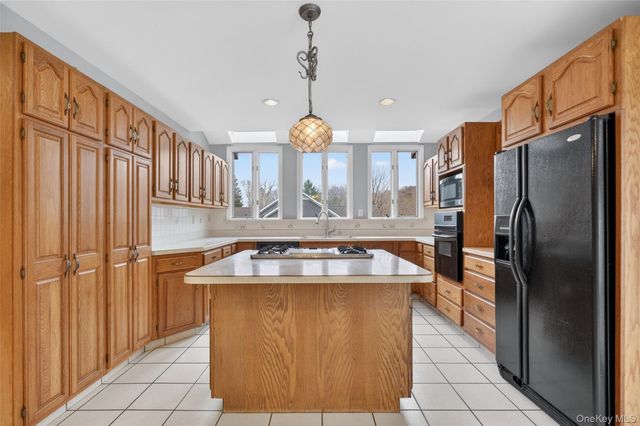 196 Vineyard Avenue, Highland, NY 12528