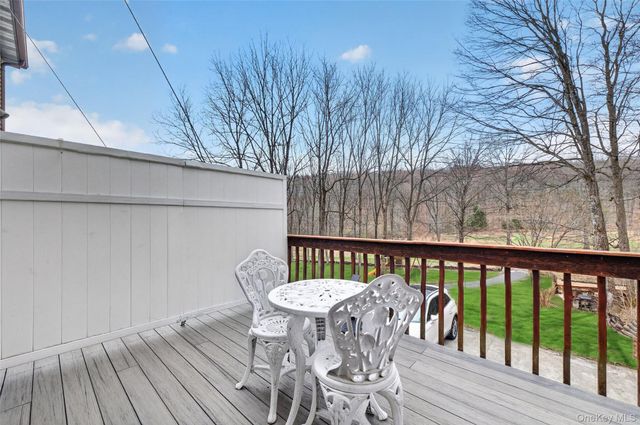 196 Vineyard Avenue, Highland, NY 12528