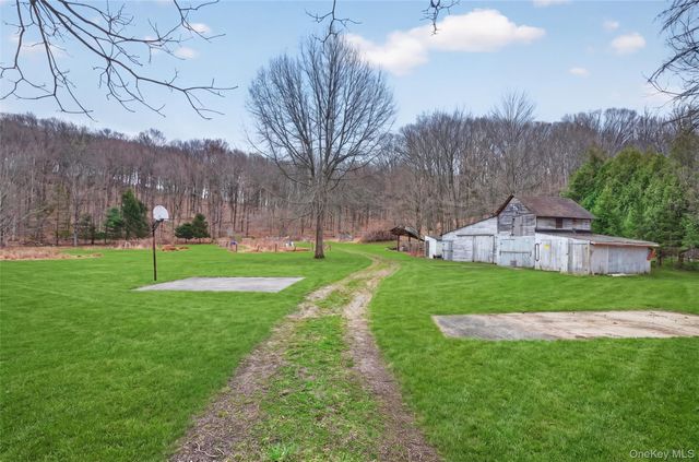 196 Vineyard Avenue, Highland, NY 12528