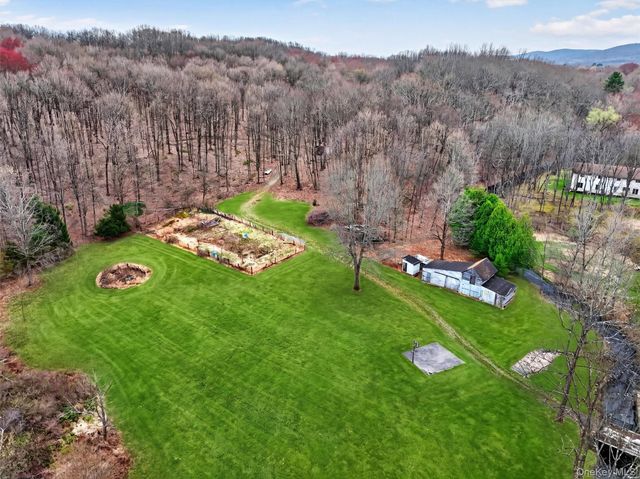 196 Vineyard Avenue, Highland, NY 12528